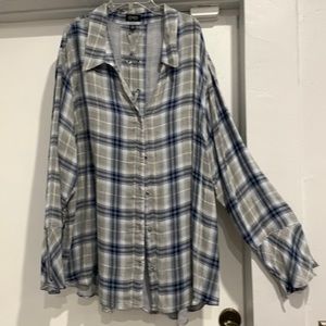 Blouse with bell sleeves and beautiful details